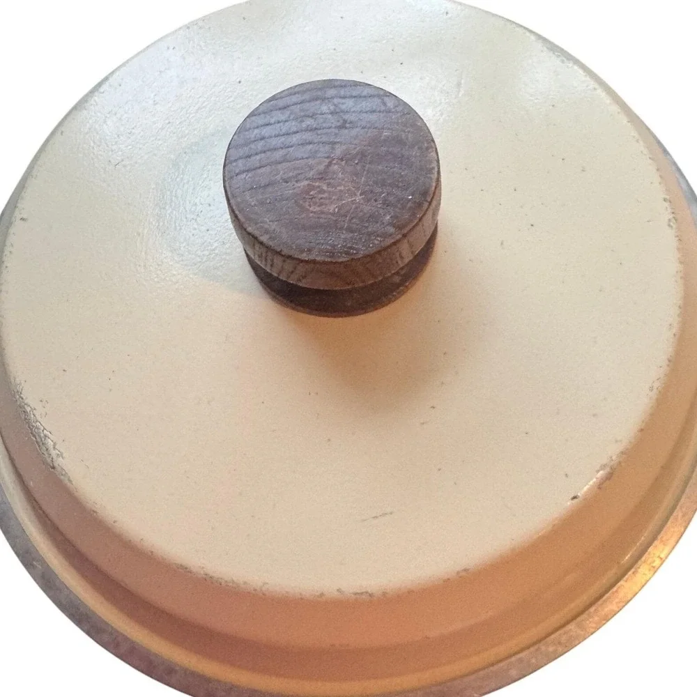 Vintage Club Aluminum Tan Enamel Saucepan with Lid and‎ Faux Wood Handle MCM